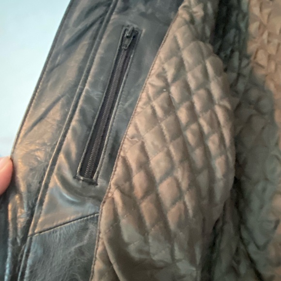 Like New Genuine Leather Harley Davidson Jacket 🏍 - Picture 7 of 12